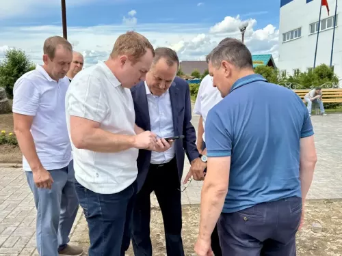 Балтач районы башлыгы төзелеш объектларында булып, эш барышы белән танышты