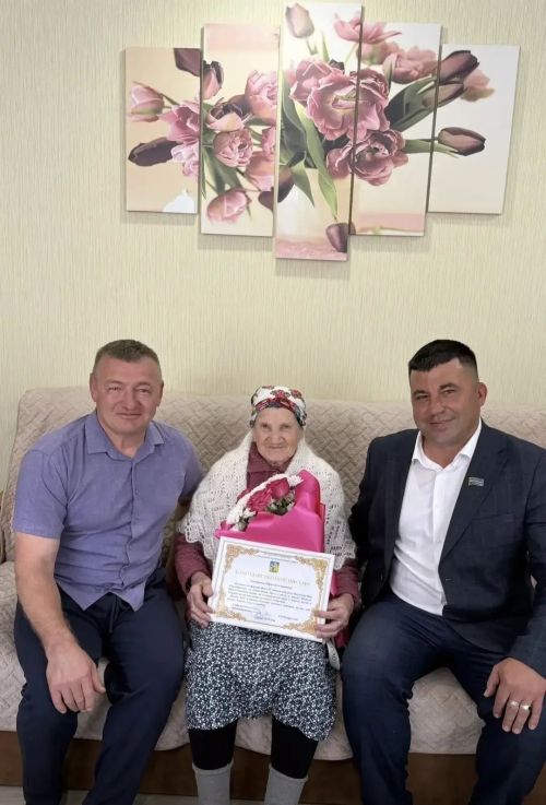 Мария Кузьминична отмечает свой 90-летний юбилей
