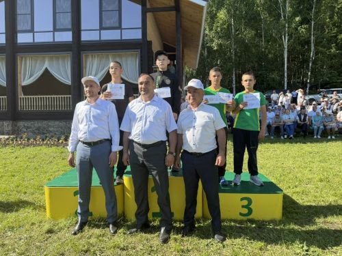 Балтач сабантуеның балалар арасында көрәш батырлары