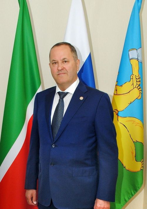 Россия көне уңаеннан тәбрикләү сүзе