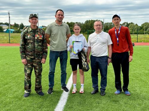 Балтачта кызлар һәм егетләр арасында футбол ярышы узды