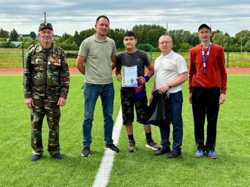 Балтачта кызлар һәм егетләр арасында футбол ярышы узды