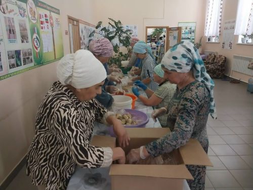 Норма волонтерлары махсус хәрби хезмәттәге егетләребезгә гел ярдәм итеп тора