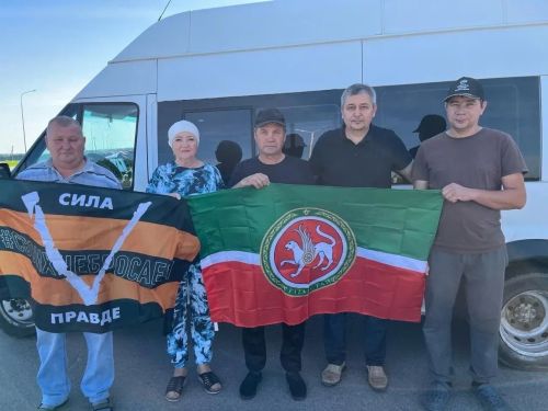 Лена Вәлиеваның волонтерлар төркеме туган якка әйләнеп кайтты