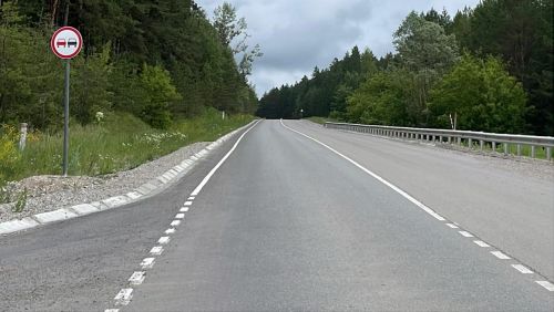 Җиңел автомобиль юл читенә төшеп киткән