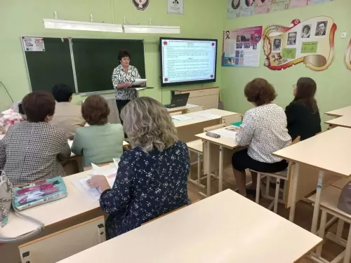 В Мало-Лызинской школе прошло секционное заседание августовской конференции учителей удмуртского языка и литературы