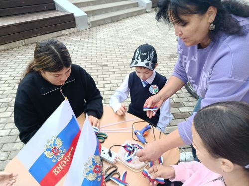 «Частичка флага на груди»: Балтачта Дәүләт флагы көнен каршылап, мастер-класс узды