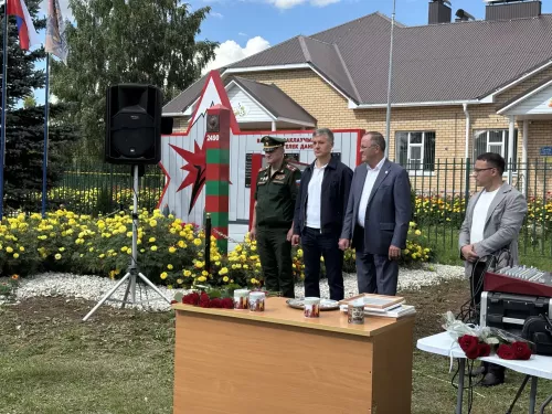 Бердәмлек билгесе: Алан авылында яңа һәйкәл ачылды