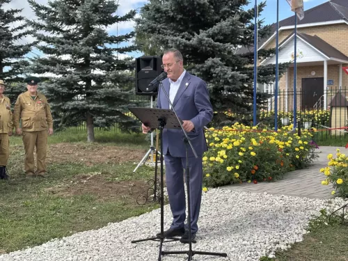 Бердәмлек билгесе: Алан авылында яңа һәйкәл ачылды