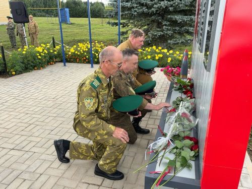 Бердәмлек билгесе: Алан авылында яңа һәйкәл ачылды