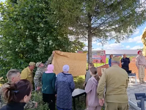 В Малолызинском сельском поселении открыли памятный стенд в честь героев-земляков