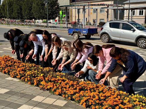 Балтачлылар Беслан шәһәрендә һәлак булган укучыларны искә алды