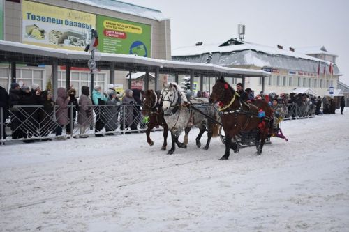 Балтачта Яңа ел парады узды.