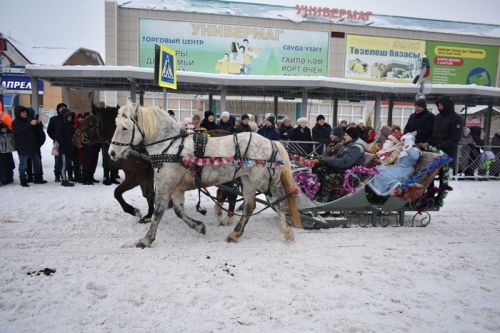 Балтачта Яңа ел парады узды.