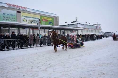 Балтачта Яңа ел парады узды.