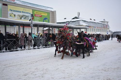 Балтачта Яңа ел парады узды.
