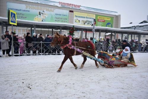 Балтачта Яңа ел парады узды.