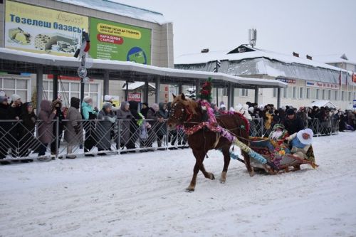 Балтачта Яңа ел парады узды.