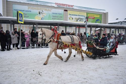 Балтачта Яңа ел парады узды.