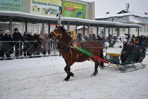 Балтачта Яңа ел парады узды.