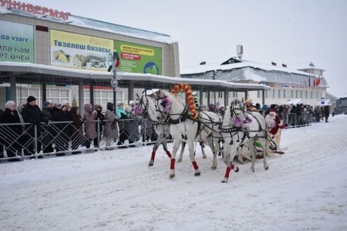 Балтачта Яңа ел парады узды.