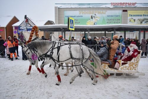 Балтачта Яңа ел парады узды.
