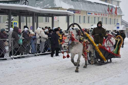 Балтачта Яңа ел парады узды.