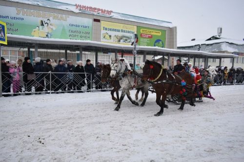 Балтачта Яңа ел парады узды.