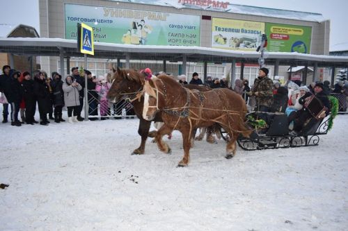 Балтачта Яңа ел парады узды.