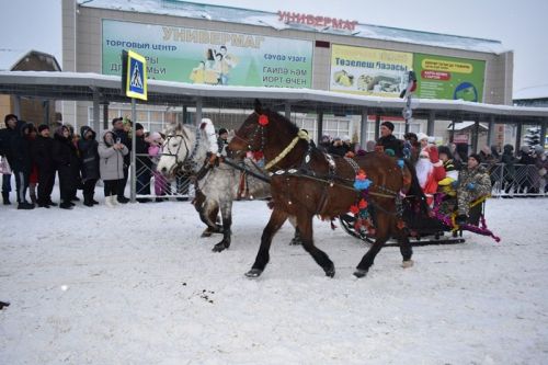 Балтачта Яңа ел парады узды.