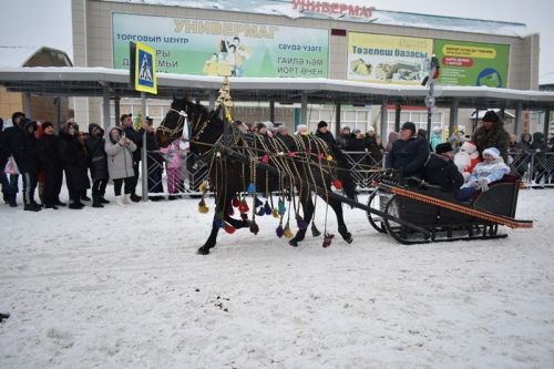 Балтачта Яңа ел парады узды.