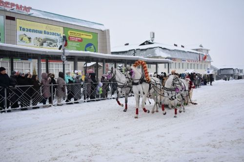 Балтачта Яңа ел парады узды.