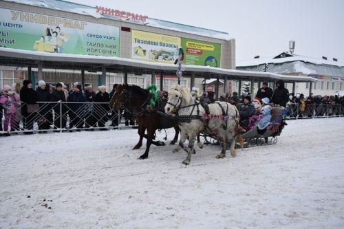 Балтачта Яңа ел парады узды.