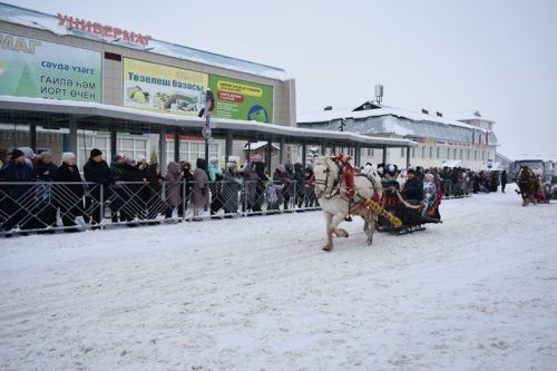 Балтачта Яңа ел парады узды.