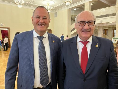 «Тамырлардан күтәрелә безнең эшләр, безнең җырлар»