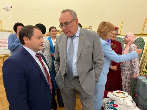 «Тамырлардан күтәрелә безнең эшләр, безнең җырлар»