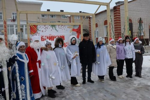 Балтачта үзәк чыршыны ачу тантанасы булды