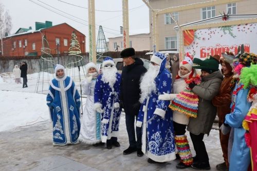 Балтачта үзәк чыршыны ачу тантанасы булды