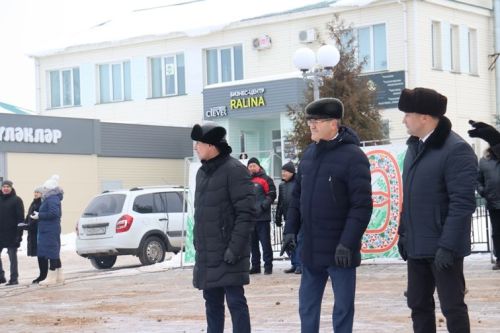Балтачта үзәк чыршыны ачу тантанасы булды