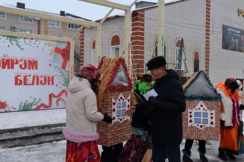 Балтачта үзәк чыршыны ачу тантанасы булды