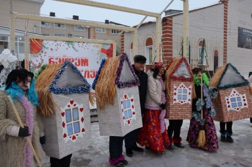 Балтачта үзәк чыршыны ачу тантанасы булды