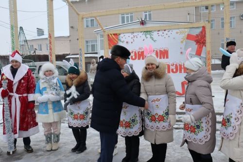 Балтачта үзәк чыршыны ачу тантанасы булды