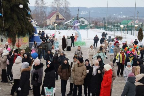 Балтачта үзәк чыршыны ачу тантанасы булды
