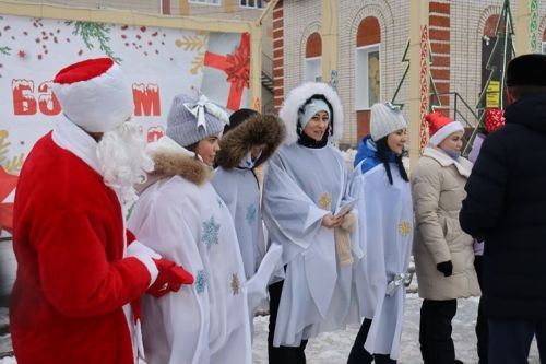 Балтачта үзәк чыршыны ачу тантанасы булды