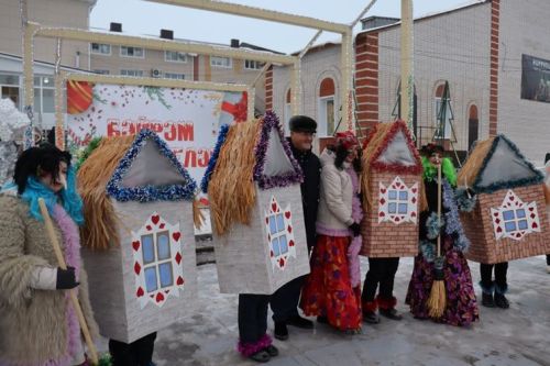Балтачта үзәк чыршыны ачу тантанасы булды