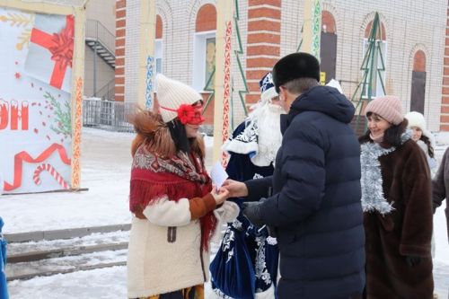 Балтачта үзәк чыршыны ачу тантанасы булды