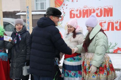 Балтачта үзәк чыршыны ачу тантанасы булды