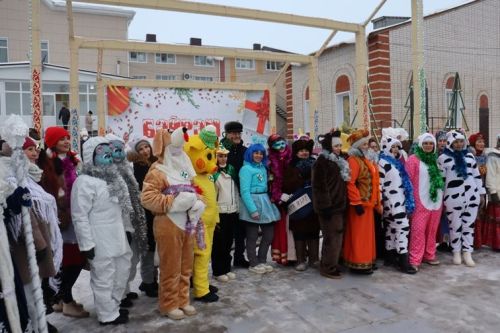 Балтачта үзәк чыршыны ачу тантанасы булды