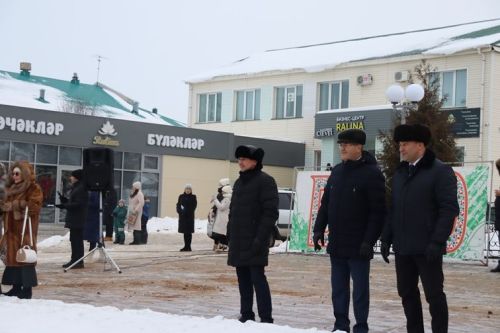 Балтачта үзәк чыршыны ачу тантанасы булды