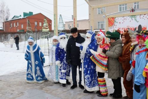 Балтачта үзәк чыршыны ачу тантанасы булды